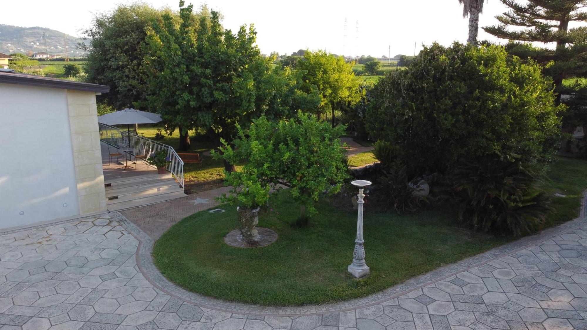 B&B Le Dee Di Paestum Esterno foto